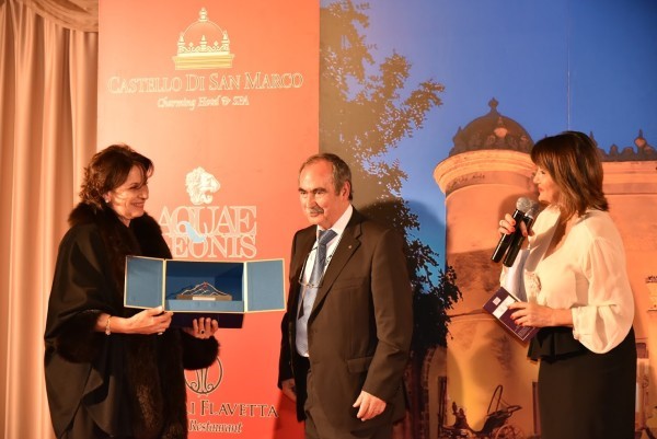 El decano de la Facultad de Filología Vicente González recibe el premio internacional ‘Castello di San Marco’