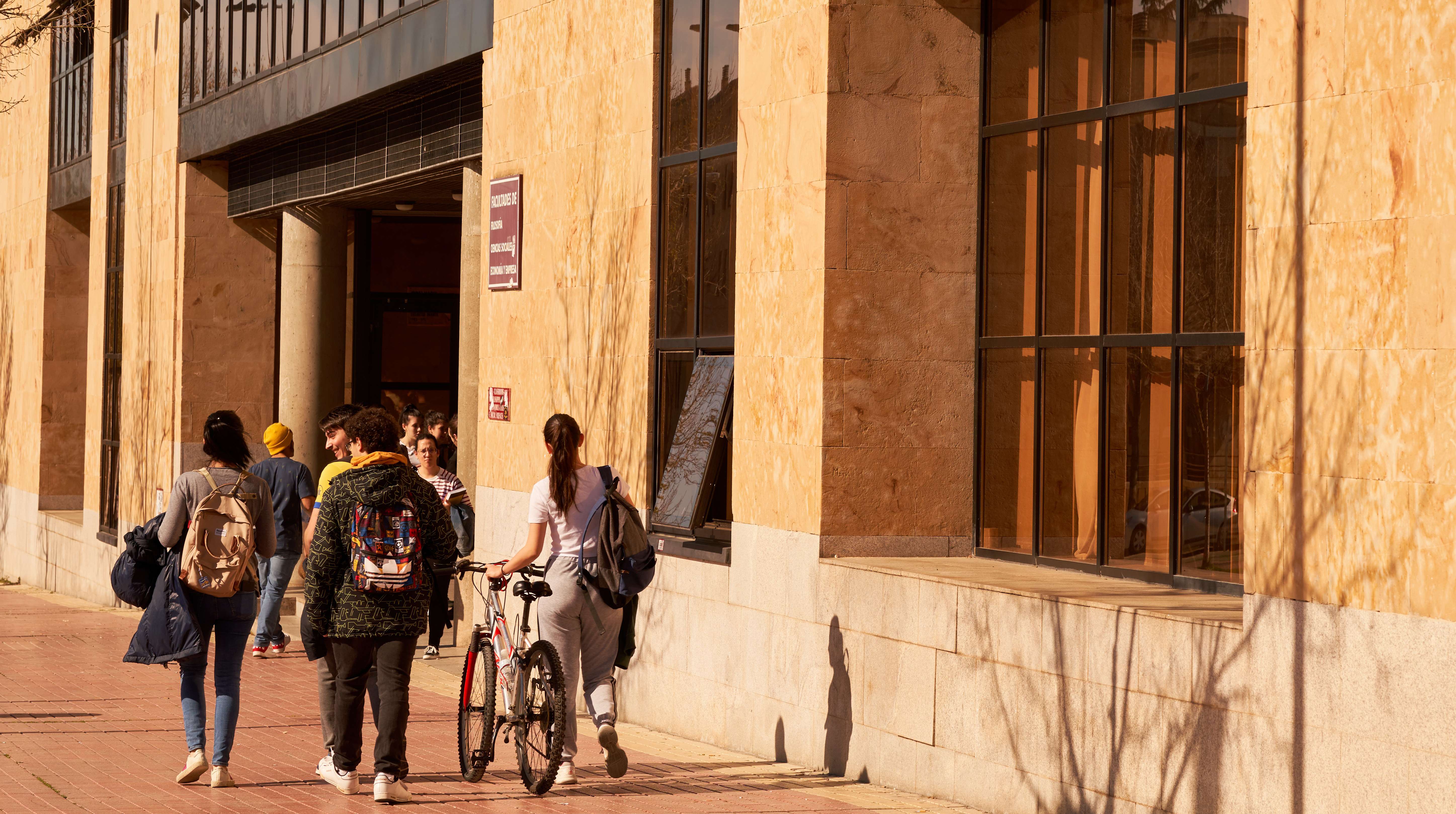 La Universidad de Salamanca aprueba las medidas de adaptación de la actividad docente y evaluadora del curso 2019-20 como consecuencia de la COVID-19