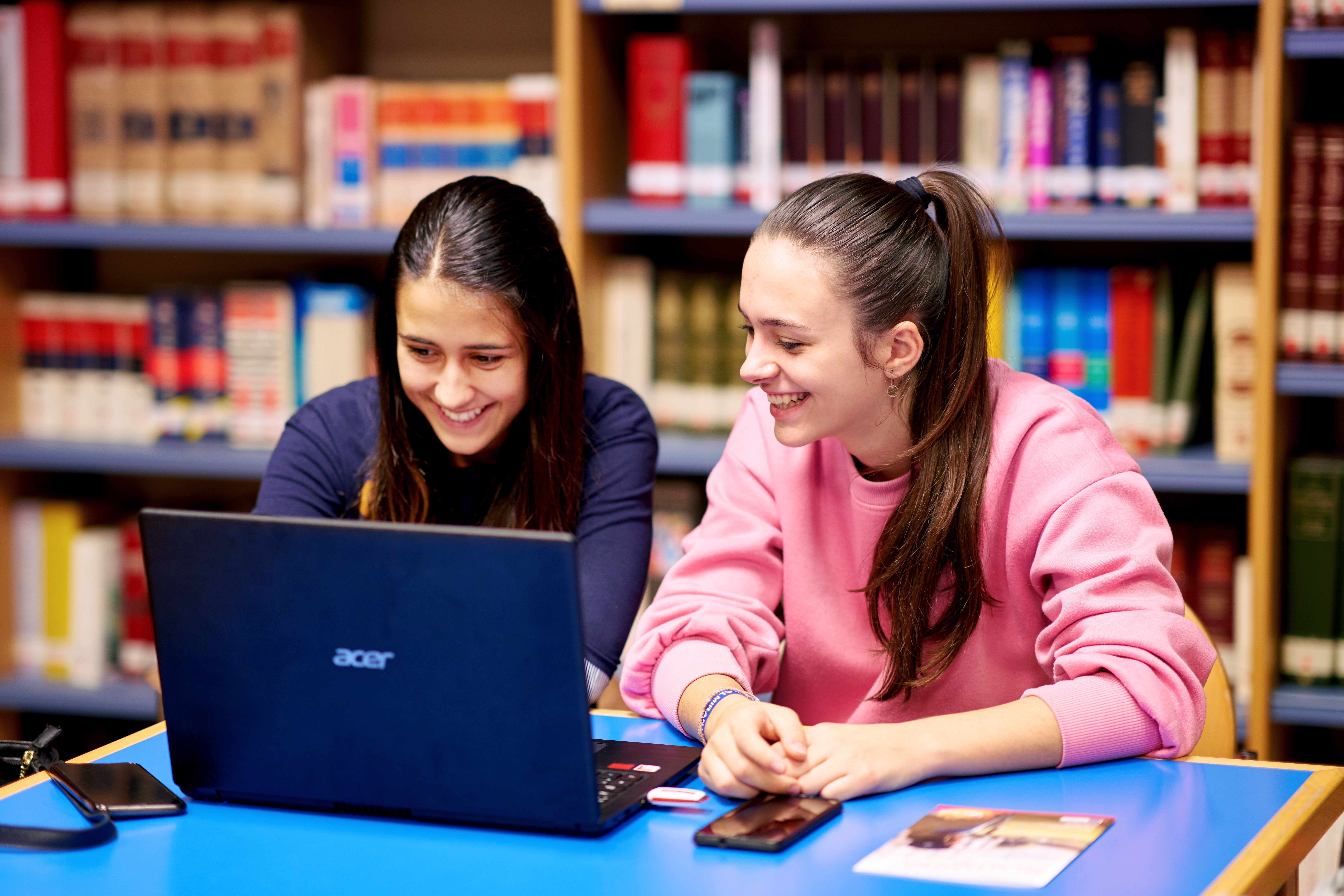 La Universidad de Salamanca apoya a sus estudiantes con la suspensión de los plazos de pago de matrícula y la entrega de material informático 