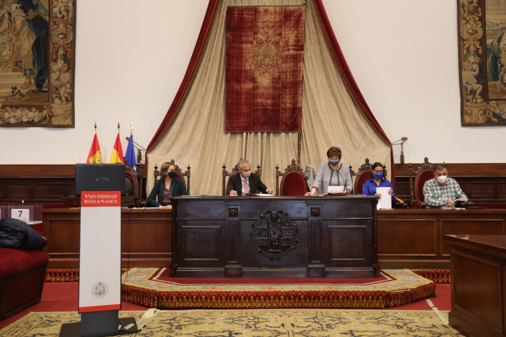 El rector reafirma ante el Claustro la solvencia económica y el crecimiento nacional e internacional de la Universidad de Salamanca