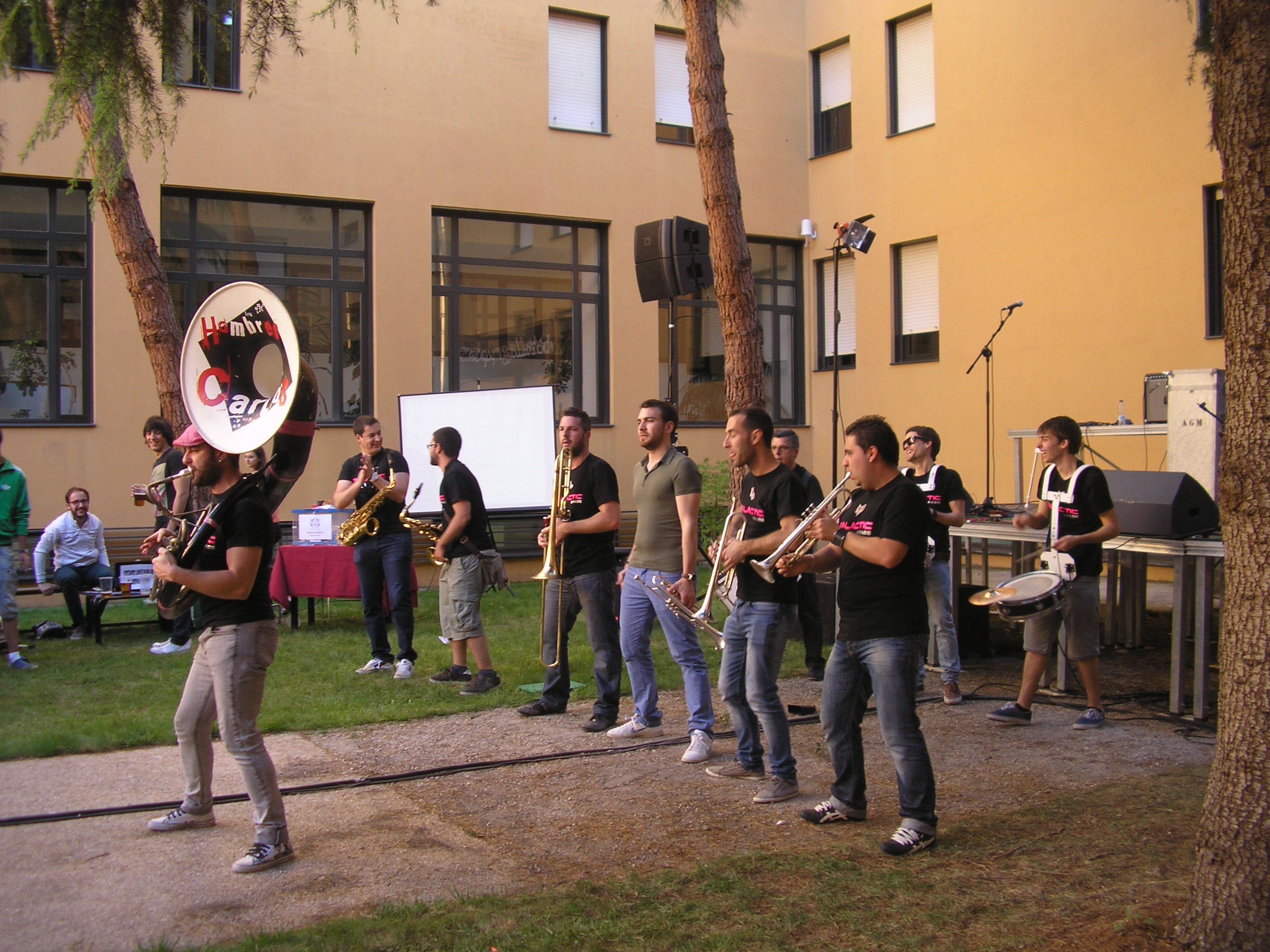 Los grupos Los Hombres de Carlos y The Coy Kois, ganadores de la Batalla de grupos musicales de la Universidad de Salamanca