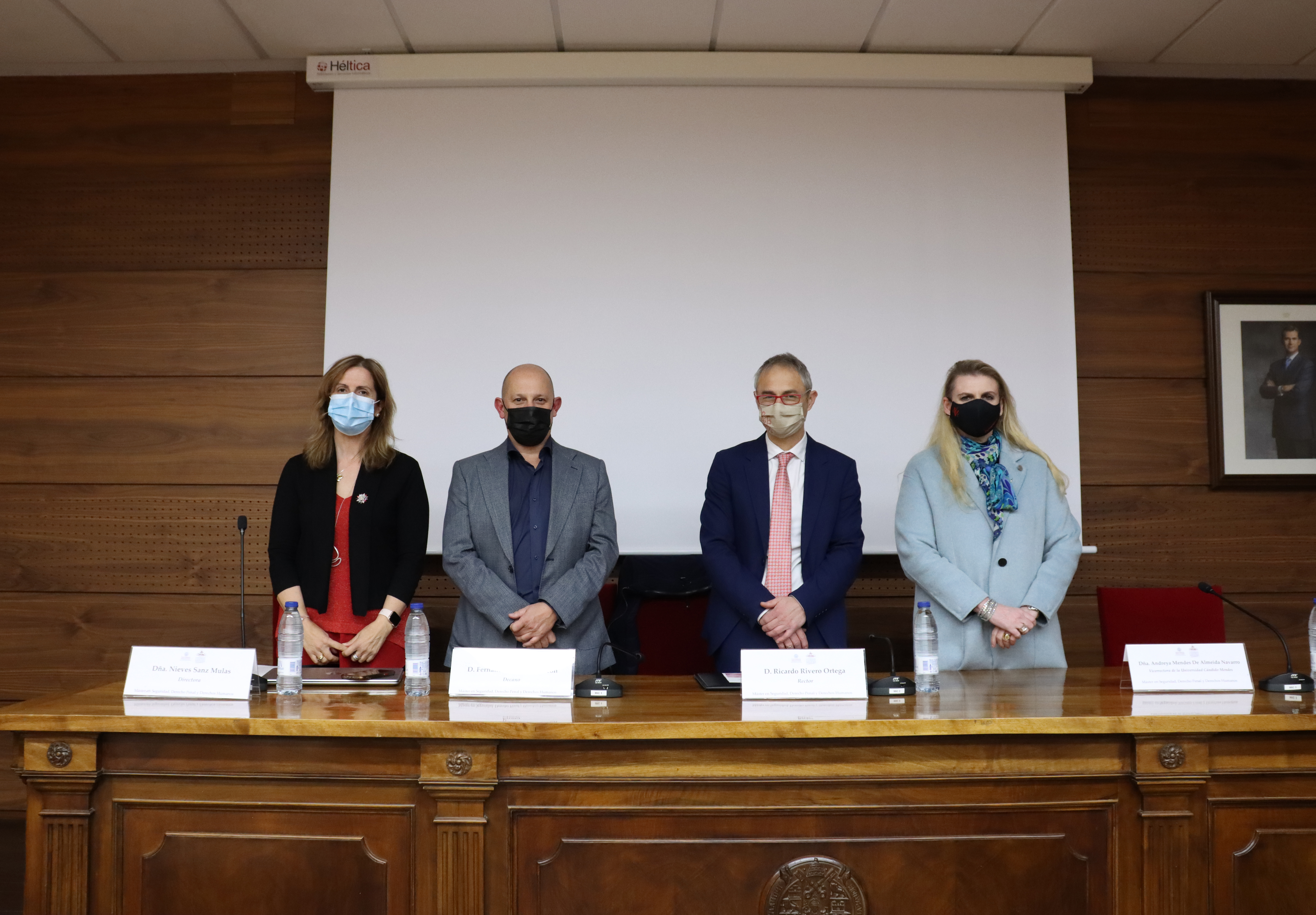 El rector de la Universidad de Salamanca asiste al acto de clausura del primer módulo del máster en Seguridad, Derecho Penal y Derechos Humanos