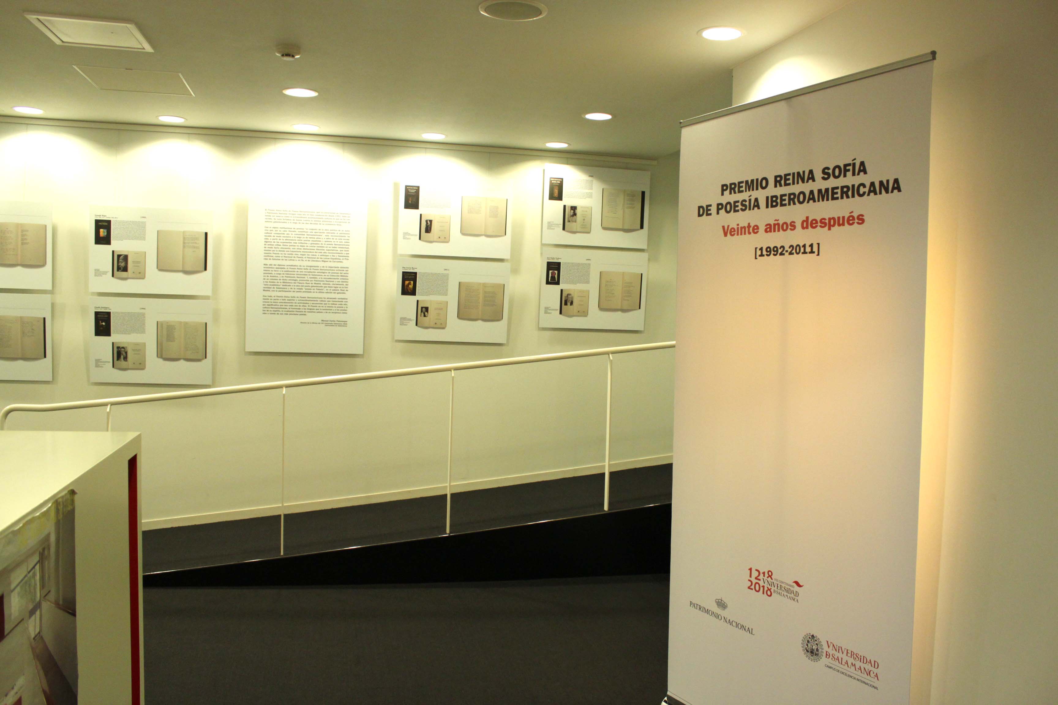 El rector visita la exposición “Premio Reina Sofía de Poesía Iberoamericana. Veinte años después (1992 – 2011)”