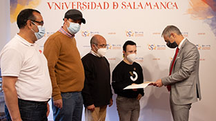 El rector de la Universidad de Salamanca y los representantes de las asociaciones Aspar La Besana y Aviva Salamanca