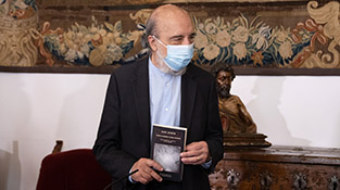 La Universidad de Salamanca y Patrimonio Nacional presentan la antología poética del XXIX Premio Reina Sofía de Poesía Iberoamericana, Raúl Zurita