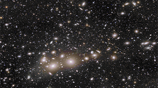 El cúmulo de galaxias en la constelación de Perseo 
