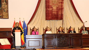La entrega ha tenido lugar en el Paraninfo de las Escuelas Mayores bajo la presidencia de la Reina Sofía
