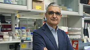 Xosé R. Bustelo investigador principal del Centro de Investigación del Cáncer (Universidad de Salamanca-CSIC) repasó en su discurso la relevancia de las oncoproteínas, cuyo conocimiento es esencial para el desarrollo de tratamientos contra el cáncer