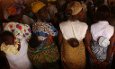 Mujeres africanas esperando en una consulta médica