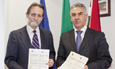 Joaquim Carlos Dias Valente y José M.ª Rodríguez-Ponga y Salamanca en la firma del acuerdo