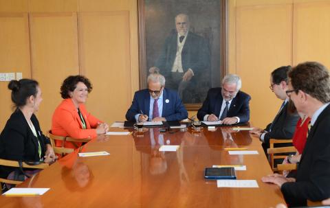 Los rectores de la USAL y UNAM firman un convenio de colaboración en la Rectoría.