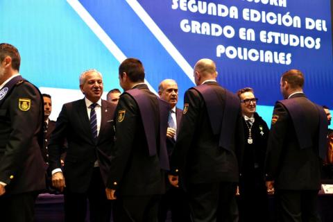 Clausura grado estudios policiales