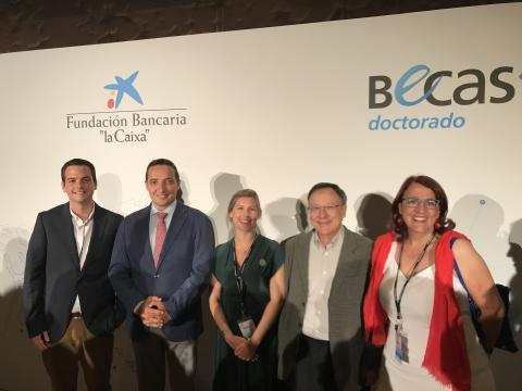 El vicerrector de Investigación y Transferencia asiste a la entrega de las becas de La Caixa para estudios de doctorado