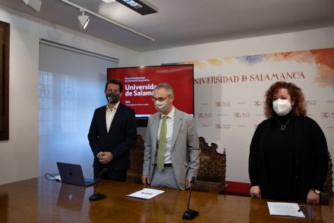 Gustavo Lanenlongue, Ricardo Rivero y Pilar Vega durante la rueda de prensa