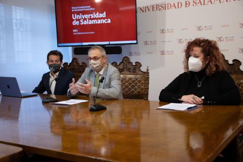 Gustavo Lanenlongue, Ricardo Rivero y Pilar Vega durante la rueda de prensa