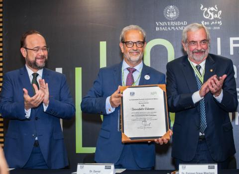 El rector recibe el diploma acreditativo como universidad invitada a FILUNI