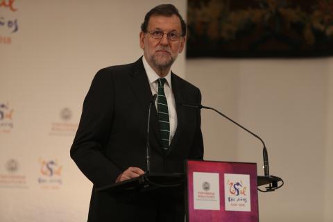 El rector de la Universidad de Salamanca recibió al presidente del Gobierno en las Escuelas Mayores