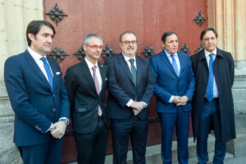 Ricardo Rivero, acompañado por los consejeros de Educación, Fernando Rey; Fomento y Medio Ambiente, Juan Carlos Suárez-Quiñones; y Sanidad, Antonio María Sáez, y el alcalde de Salamanca, Carlos García Carbayo