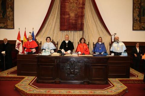La Universidad de Salamanca inviste como doctoras honoris causa a las filósofas Victoria Camps Cervera y Adela Cortina