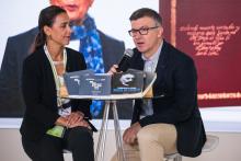 Marta Fuertes y Eduardo Azofra, durante la presentación de las revistas de la USAL en FILUNI.
