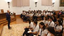 El rector recibe a los estudiantes del programa de becas Europa Santander – Francisco de Vitoria